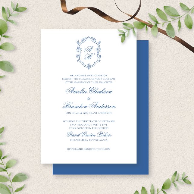 Botanisches Sea Blue Monogram Wappen & Script Wedd Einladung (Von Creator hochgeladen)