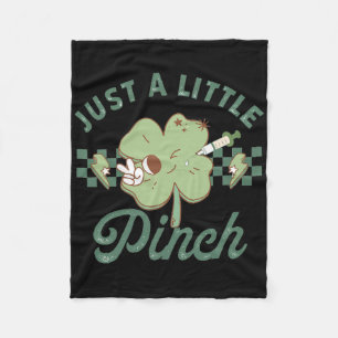 Botox-Händler St Patricks Day Ästhetik Krankenschw Fleecedecke