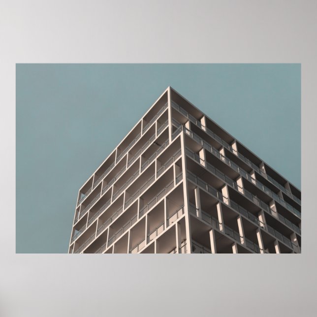BOTTOMANSICHT AUF HOCHRANGIGES GEBÄUDE POSTER (Vorne)