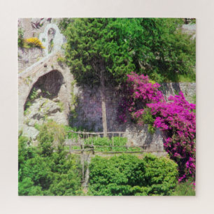 Bougainvillea wächst an einer Klippe in Positano, Puzzle