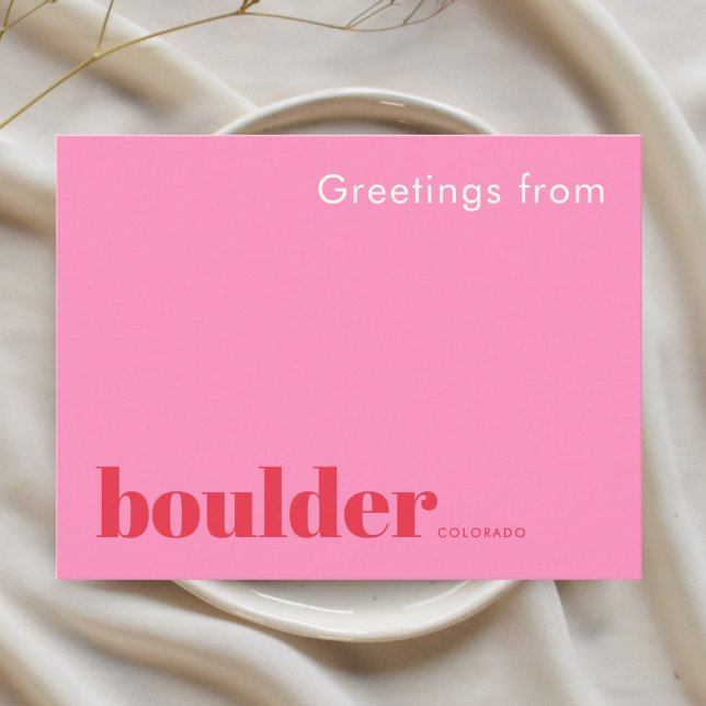 Boulder Colorado typografisches Rosa  Postkarte (Von Creator hochgeladen)