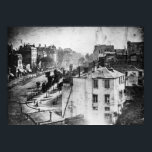 Boulevard du Temple, von Daguerre, historisches Fo Poster<br><div class="desc">"Boulevard du Temple", aufgenommen von Louis Daguerre Ende 1838 oder Anfang 1839, war das erste Foto einer Person. Es ist ein Bild einer belebten Straße, aber weil die Belichtungszeit über zehn Minuten lag, bewegte sich der Stadtverkehr zu sehr, um zu erscheinen. Die Ausnahme ist ein Mann in der unteren links...</div>