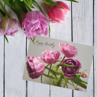 Bouquet aus Tulpen. Glücklicher Geburtstag Einladung