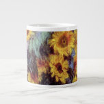 Bouquet der Sonnenblumen von Claude Monet, Vintage Jumbo-Tasse<br><div class="desc">Bouquet of Sunflowers (1881) von Claude Monet ist ein Vintager Impressionist feine Kunst Blumenwerk Stillleben Gemälde. Gelbe blühende Blume aus dem Garten. Ein Blumenstrauß im Sommer in einer Vase. Über den Künstler: Claude Monet (1840-1926) war Gründer der französischen impressionistischen Malerei, wobei die meisten seiner Gemälde "en plein air" (im Freien)...</div>
