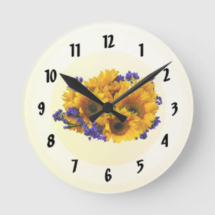 Bouquet mit Sonnenblumen und Lila Statice Runde Wanduhr