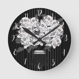 Bouquet of Skull Roses Black & White Runde Wanduhr