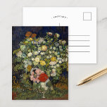 Bouquet von Blume in einer Vase | Vincent van Gogh Postkarte<br><div class="desc">Bouquet aus Blume in einer Vase (1890) | Original-Kunstwerk des berühmten niederländischen Künstlers Vincent Van Gogh (1853-1890). Das Bild zeigt ein Stillleben mit einem vollen Strauß gemischter Blume in einer Vase. Verwenden Sie die Entwurfstools,  um einen benutzerdefinierten Text hinzuzufügen oder das Bild zu personalisieren.</div>