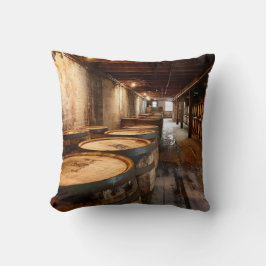 Bourbon Whiskey Rickhouse Throw Pillow Kissen