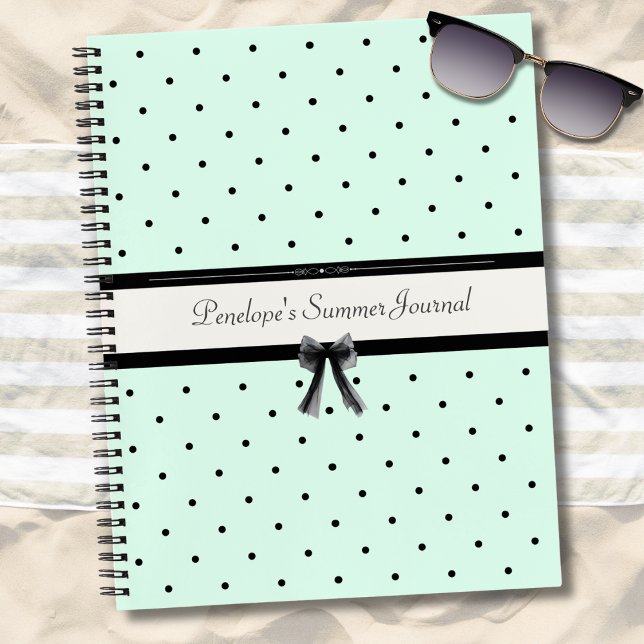 Boutique Chic Mintgrün Punkte Monogramm Tagebuch (Stay cool this season with a Mint Green Summer Journal, the perfect poolside companion.)