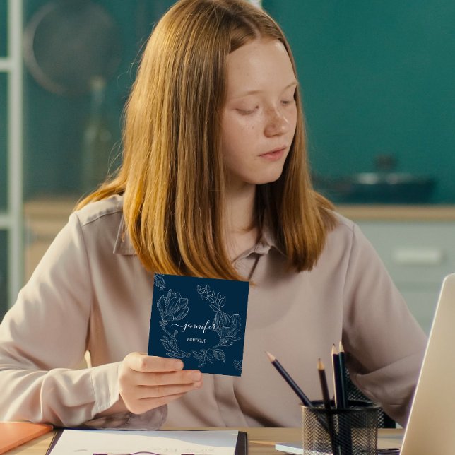 Boutique Shop Blue Navy Grau Blume QR Logo Quadratische Visitenkarte (Von Creator hochgeladen)