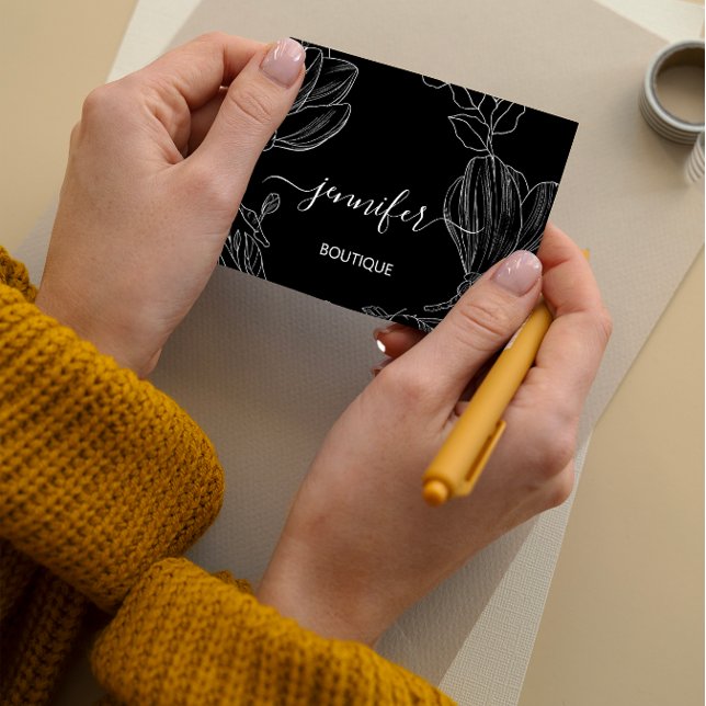 Boutique Shop Schwarz-weiße Blume QR-Logo Visitenkarte (Black White Floral QR COD BUSINESS CARD )