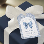 Bow Bridal Shower Blue White Arch Floral Thank You Geschenkanhänger<br><div class="desc">An arched blue and white bridal shower design that combines the old and the new: a modern arch with a blue bow at the top, on a vintage blue and white floral pattern that resembles French toile de Jouy or chinoiserie. The occasion is written in script. The text is blue,...</div>