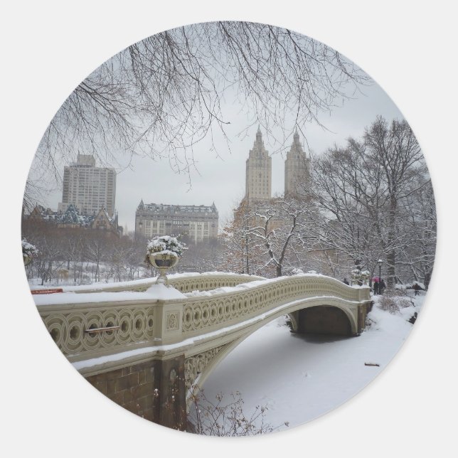 Bow Bridge im Winter, Central Park, New York City Runder Aufkleber (Vorderseite)