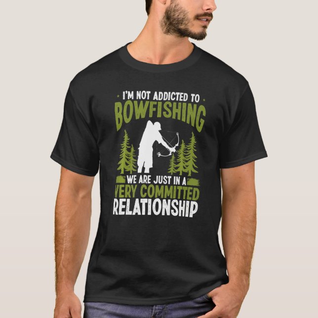 Bowfisher Airboat Fisherman Addicted to Bowfishing T-Shirt (Vorderseite)