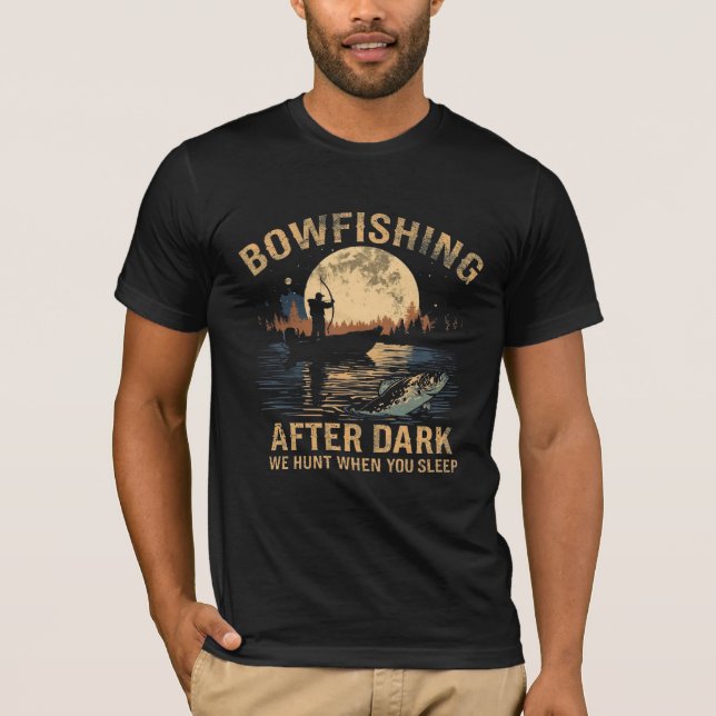 Bowfishing After Dark Moon Nature SilhouettT-Shirt T-Shirt (Vorderseite)