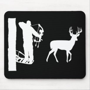 Bowhunter in Treestand und Schuppentiere Mousepad