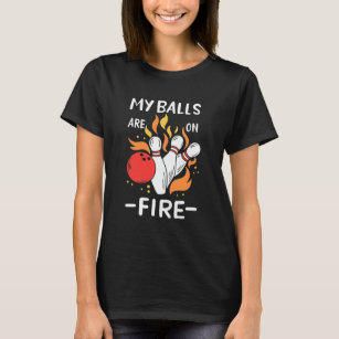 Bowler-Balls sind in Flammen. T-Shirt