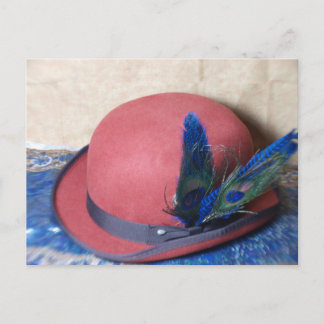 Bowler Hat mit Peacock Feather Postkarte