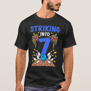Bowler schlägt in 7 Bowling Geburtstag T-Shirt