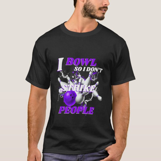 Bowling Bowlers Pun I Bowl So I Don't Strike Peopl T-Shirt (Vorderseite)