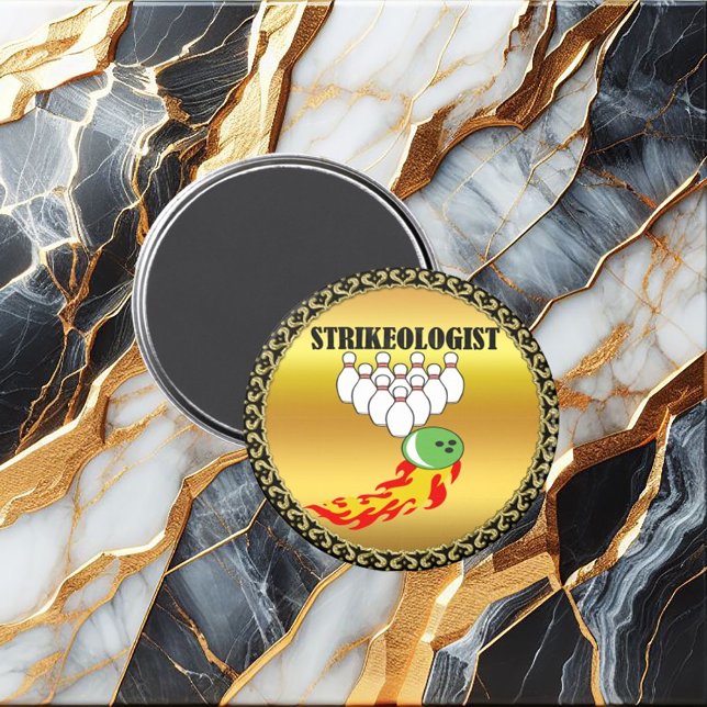 Bowling Buttone und Ball mit dem Wort STRIKEOLOGIS Magnet (Von Creator hochgeladen)