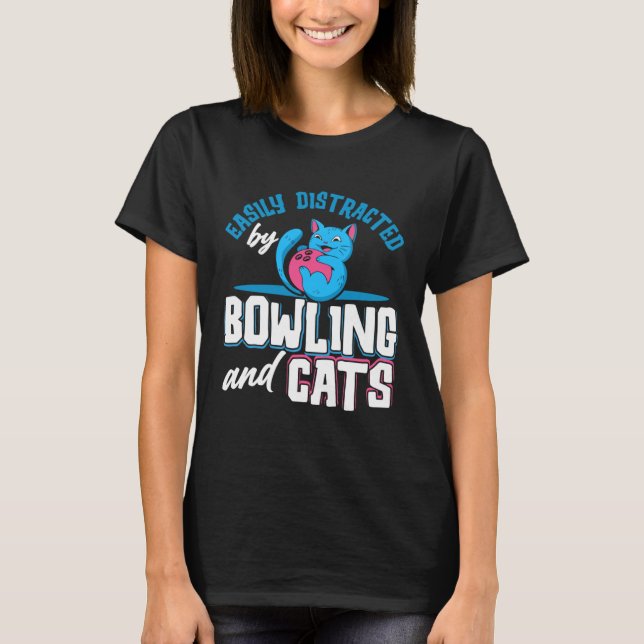 Bowling Player Easily Distracted By Bowling And Ca T-Shirt (Vorderseite)