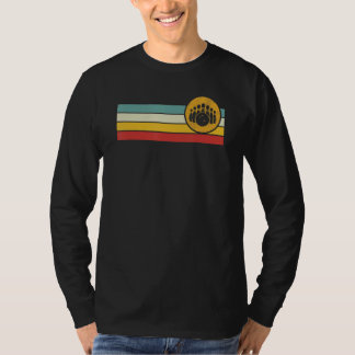 Bowlingkugel und Pins im Retro-Stil mit Abnutzungs T-Shirt