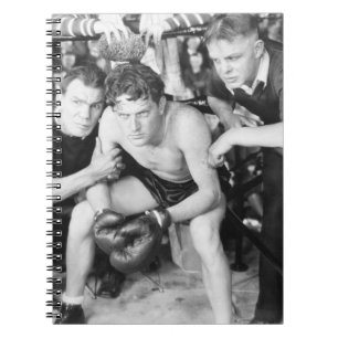Boxer in der Ecke mit Trainerboxen, Vintag, Retter Notizblock