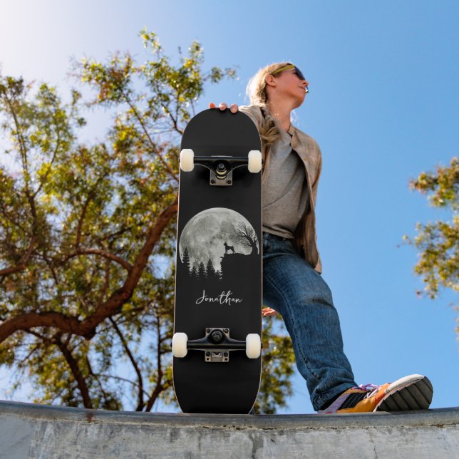 Boxer Stehend auf Mountain Moon Light Halloween Skateboard (Außenbereich 1)