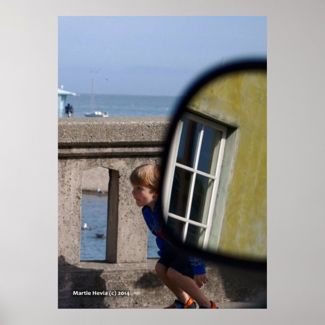 Boy Runs on Bridge Poster (Vorne)