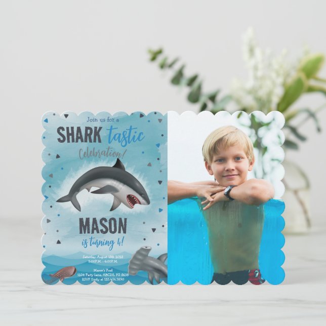 Boy Shark Birthday Shark Tastic Celebration Foto Einladung (Stehend Vorderseite)