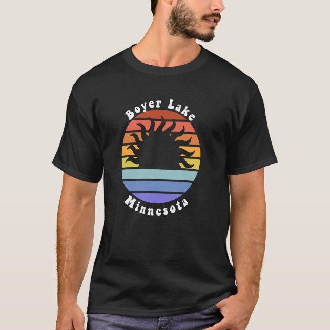 Boyer Lake Minnesota MN Sunset Souvenir Urlaub T-Shirt (Vorderseite)