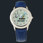 Boys Bau Grabbagger und Name Kids Armbanduhr<br><div class="desc">Dieses niedliche Kinderbauwerk mit einem einzigartigen Doodle-Bagger (Bagger) und einem Platz zum Hinzufügen des Kindernamens. Perfekt für jeden kleinen Jungen,  der davon träumt,  ein Baumeister zu sein! Ideal für eine erste Kinderuhr.</div>