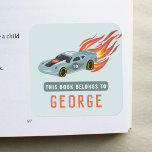 Boys blau Dieses Buch gehört zu heißen Flammen & A Quadratischer Aufkleber<br><div class="desc">Dieses coole Junge's "Dieses Buch gehört" Buchzeichen-Design verfügt über einen blauen Rennwagen mit schwarzen Rädern und heißen Flammen und hat Platz für Sie,  um Ihre Kinder Namen in schöne Typografie. Perfekt für den Rücken Ihres Kindes in die Schulausstattung. Karo aus der Erholung unserer Kollektion für andere niedliche Kinderartikel.</div>