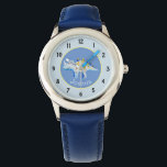 Boys Blue Watercolor Dinosaurier und Name Kinder Armbanduhr<br><div class="desc">Dieses niedliche und skurrile Design verfügt über einen handbemalten blau-goldfarbenen Dinosaurier mit blauem Hintergrund und kann mit dem Namen Ihres Jungen personalisiert werden. Ideal für die erste Armbanduhr eines jeden Dinosauriers liebenden Kindes. Karo in unserem Shop für andere schöne Designs!</div>