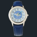 Boys Blue Watercolor Dinosaurier und Name Kinder Armbanduhr<br><div class="desc">Dieses niedliche und skurrile Design verfügt über einen handbemalten blau-goldfarbenen Dinosaurier mit blauem Hintergrund und kann mit dem Namen Ihres Jungen personalisiert werden. Ideal für die erste Armbanduhr eines jeden Dinosauriers liebenden Kindes. Karo in unserem Shop für andere schöne Designs!</div>