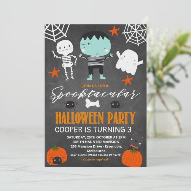 Boys Chalkboard Halloween-Party Geburtstag Einladung (Stehend Vorderseite)
