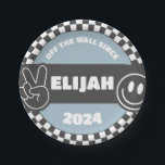 Boys' Checkered Skateboard Groovy Hippie Geburtsta Pappteller<br><div class="desc">Feiern Sie Ihren kleinen Skater stilvoll mit unserem blauen krassen Jungen Skateboard Geburtstag Einweg-Teller. Dieses Design beinhaltet karierte Elemente, ein Skateboard, ein Happy-Gesicht, ein Friedenszeichen und andere krasse Elemente - alle Elemente dieses Designs sind individuell an Ihre kleinen Typ Geburtstagsthema angepasst! Perfekt für den ersten, zweiten, dritten, vierten (sind irgendwelche!)...</div>