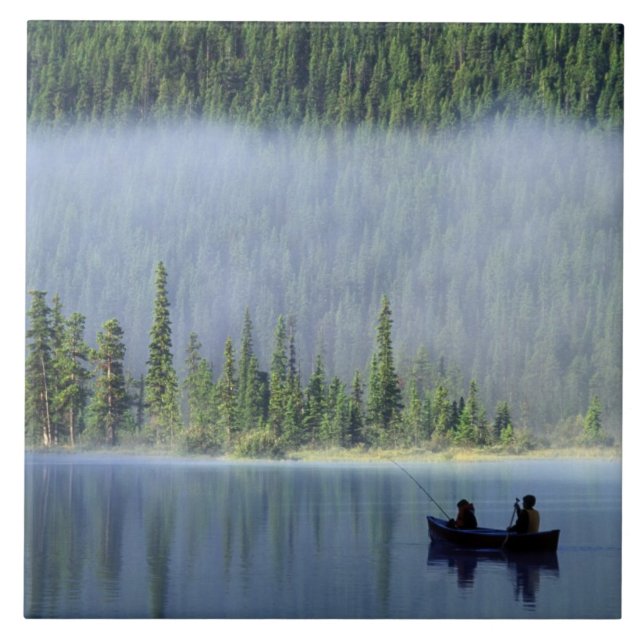 Boys, die auf dem Waterfowl Lake fischen, Banff Na Fliese (Vorderseite)