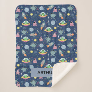 Boys Niedlich Space Alien Cartoon Muster & Name Ki Sherpadecke