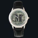 Boys pixel-Tarnung Uhr | Monogramm personalisieren<br><div class="desc">Boys pixel Camouflage Uhr | personalisierter Buchstabe E Monogramm. Niedliche,  personalisierbare Geschenkidee für kleine Kinder. Individuelle Kinderuhr mit Erstname. E für Ethan,  Elijah,  Evan etc Army Tarnung Design. Militärisches Thema.</div>
