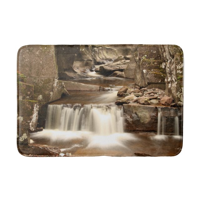 Bracklinn Falls, Perthshire, Schottland Badematte (Vorderseite)