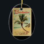 Bradenton Palm Tree Vintage Travel Keramik Ornament<br><div class="desc">Ein einzigartig Retro Mitte des Jahrhunderts modernen Bradenton Florida Kunstdruck in Vintage Reise Poster Stil. Es verfügt über eine geschwungene Palme am Sandstrand mit Ozean unter einem blauen bewölkten Himmel.</div>