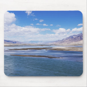 Brahmaputra Fluss- und Berglandschaft - Tibet Mousepad