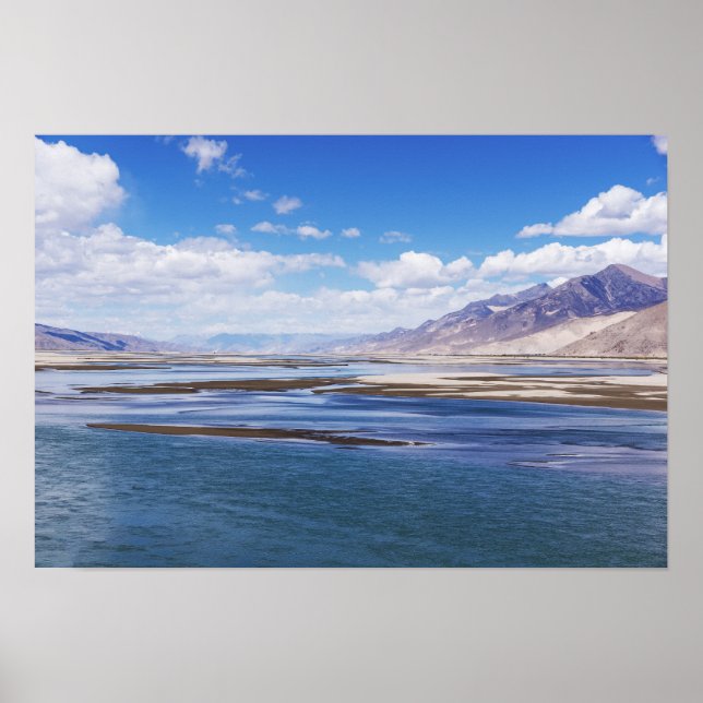 Brahmaputra Fluss- und Berglandschaft - Tibet Poster (Vorne)