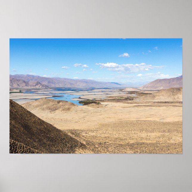 Brahmaputra Fluss und Wüstenlandschaft - Tibet Poster (Vorne)