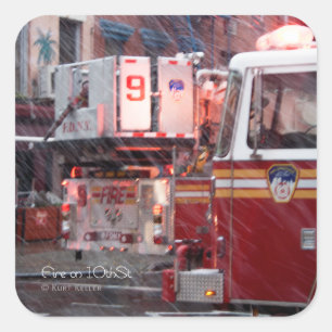 Brand am 10. quadratischer aufkleber