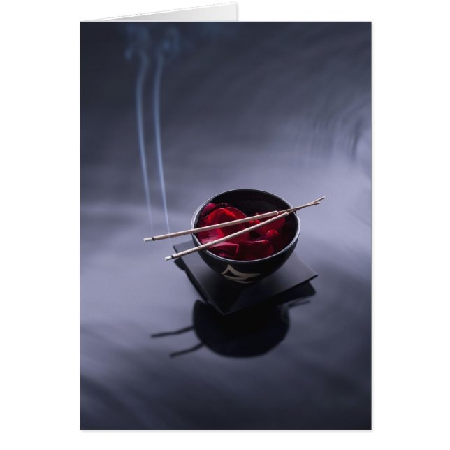 Brand auf der Schüssel mit Blättern (Vorne)