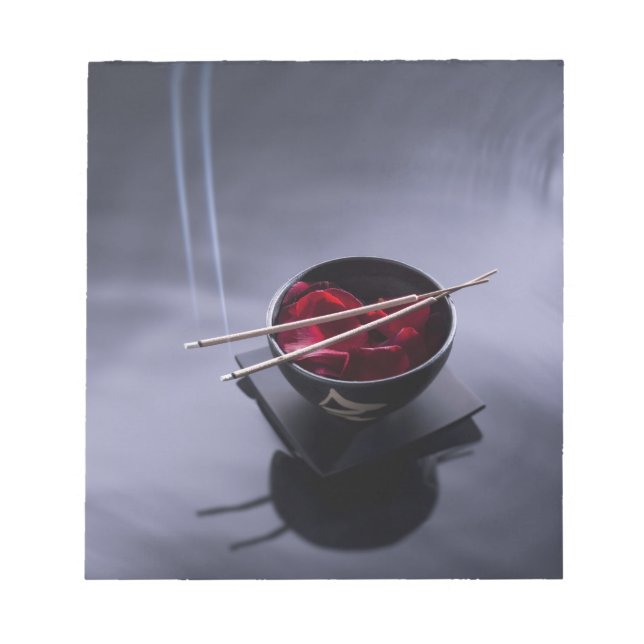 Brand auf der Schüssel mit Blättern Notizblock (Vorderseite)