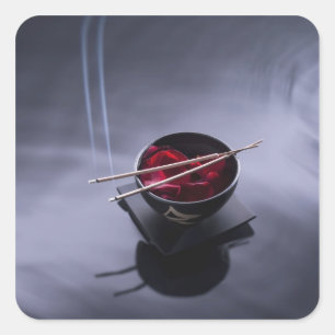 Brand auf der Schüssel mit Blättern Quadratischer Aufkleber